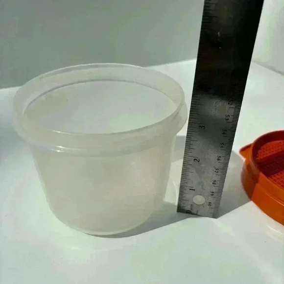 Vintage Tupperware sifter 1689-12 in tangerine with clear base 1493-9 - Picture 9 of 9